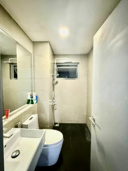 Kondominium untuk Dijual di Lakefront Residence - Kar Hooi - Bathroom - PropertyGuru.com.my