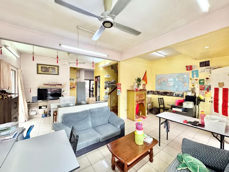 2-storey Terraced House for Sale in Taman Putra Prima (Puchong) - Prem Kumar - Living Room - PropertyGuru.com.my