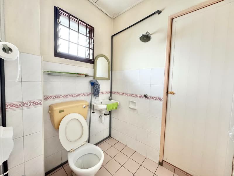 2-storey Terraced House for Sale in Taman Putra Prima (Puchong) - Prem Kumar - Bathroom - PropertyGuru.com.my