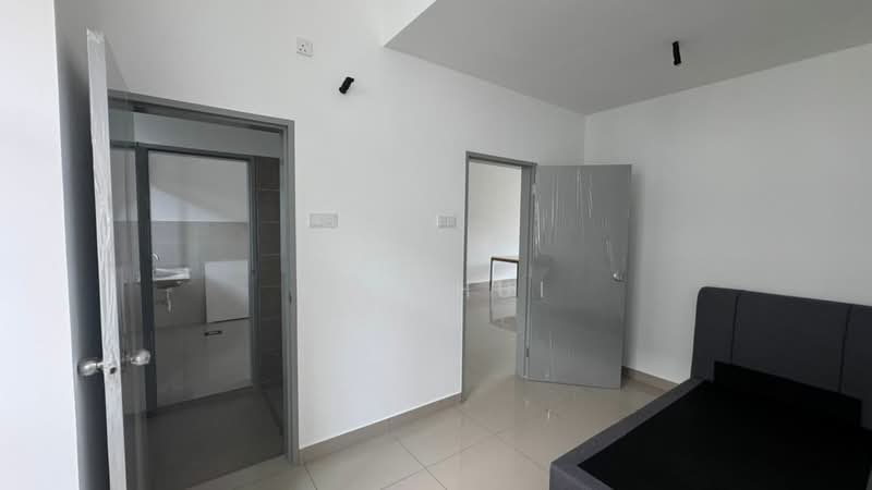 2.5-storey Terraced House for Sale in Taman Ponderosa (Johor Bahru) - Kok Hui - Bedroom - PropertyGuru.com.my