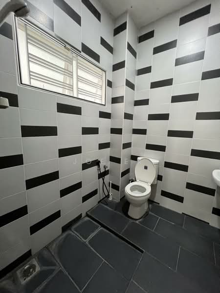 Rumah Berkembar untuk Dijual di Bandar Puteri Puchong (Puchong) - Joe ER - Bathroom - PropertyGuru.com.my