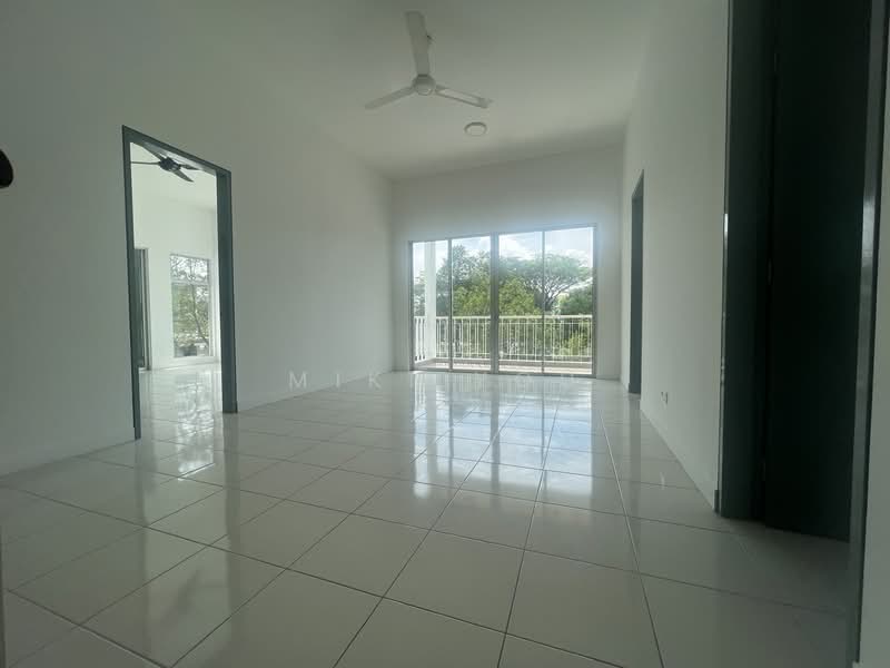 2-storey Terraced House for Rent in Bandar Rimbayu (Telok Panglima Garang) - Miki You - Living Room - PropertyGuru.com.my