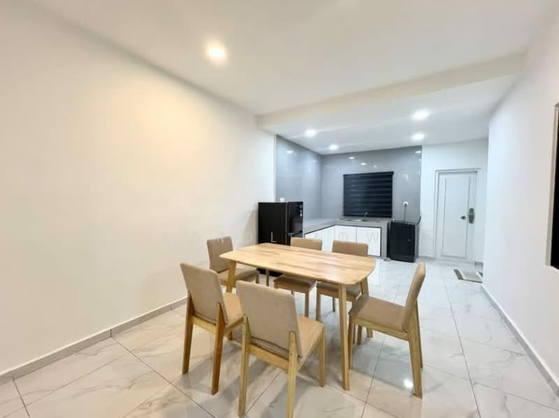 Rumah Teres 2 Tingkat untuk Disewa di Taman Setia Indah (Tebrau) - Carol Low - Dining Room - PropertyGuru.com.my