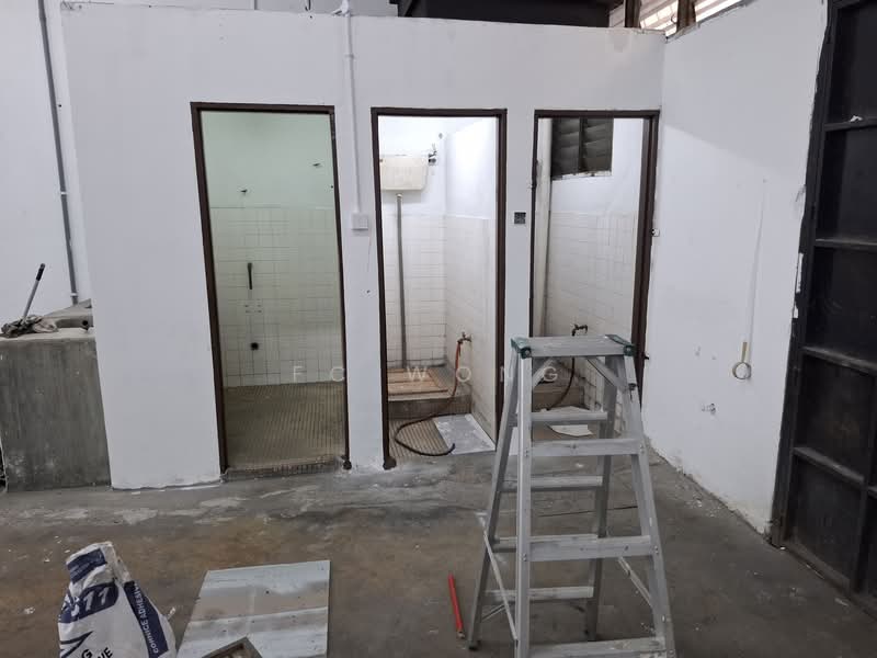 Warehouse for Rent in Taman Perindustrian Ehsan Jaya (Kepong) - FC Wong - Bathroom - PropertyGuru.com.my