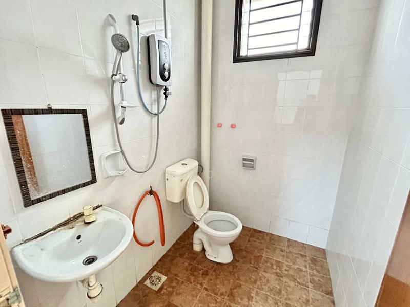 Rumah Teres 1 Tingkat untuk Dijual di Taman JP Perdana (Johor Bahru) - Wong Ouray - Bathroom - PropertyGuru.com.my