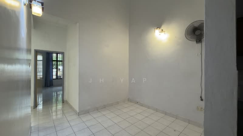 1-storey Terraced House for Rent in Taman Molek (Johor Bahru) - JH Yap - Interior - PropertyGuru.com.my