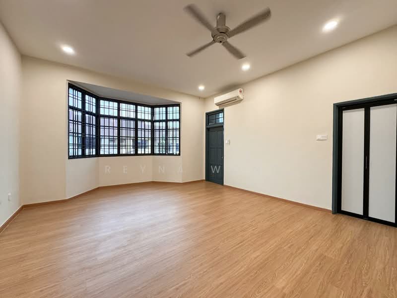 Rumah Teres 2 Tingkat untuk Dijual di Ulu Tiram (Johor) - Reyna Wong - Living Room - PropertyGuru.com.my