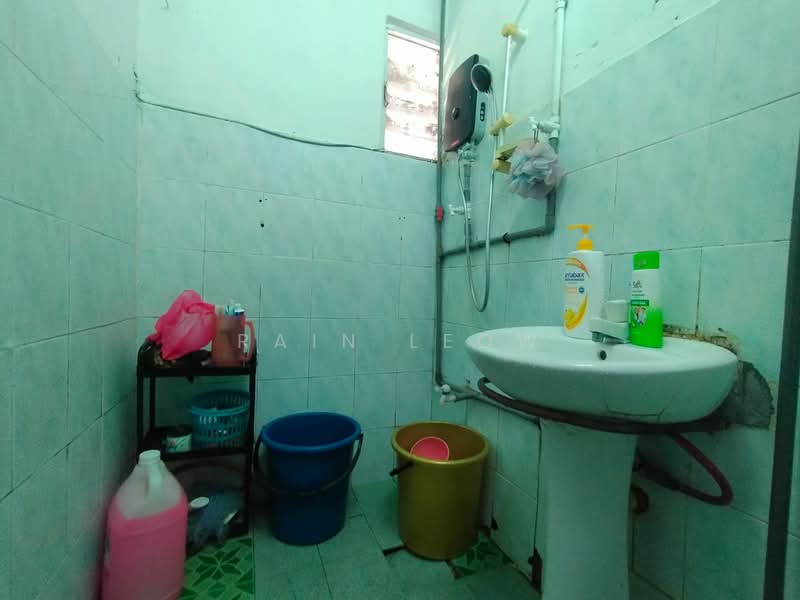 1-storey Terraced House for Rent in Cheras (Selangor) - Rain Leow - Bathroom - PropertyGuru.com.my