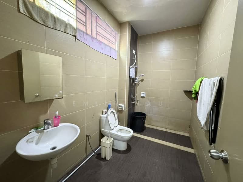 Cluster House for Sale in Taman Mount Austin (Tebrau) - Emily Hau - Bathroom - PropertyGuru.com.my
