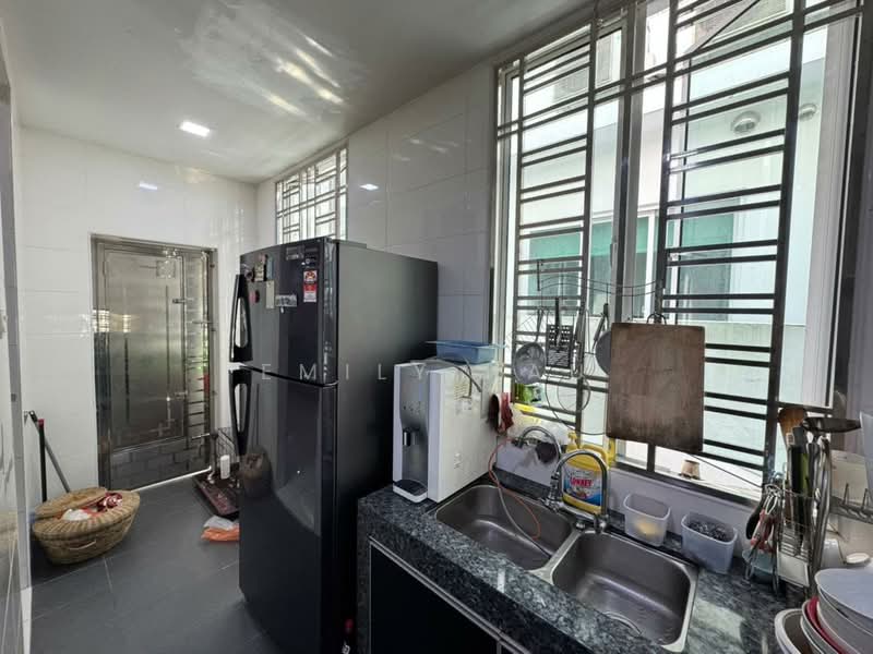 Cluster House for Sale in Taman Mount Austin (Tebrau) - Emily Hau - Kitchen - PropertyGuru.com.my