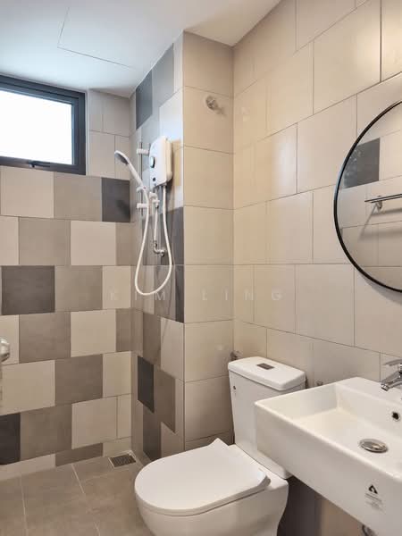 Servis Apartment untuk Disewa di Helix2 @ PJ South - Kim Ling - Master Bathroom - PropertyGuru.com.my