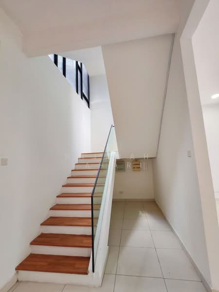 Rumah Teres 4 Tingkat untuk Dijual di Damansara Perdana (Selangor) - Najibah Sahari - PropertyGuru.com.my
