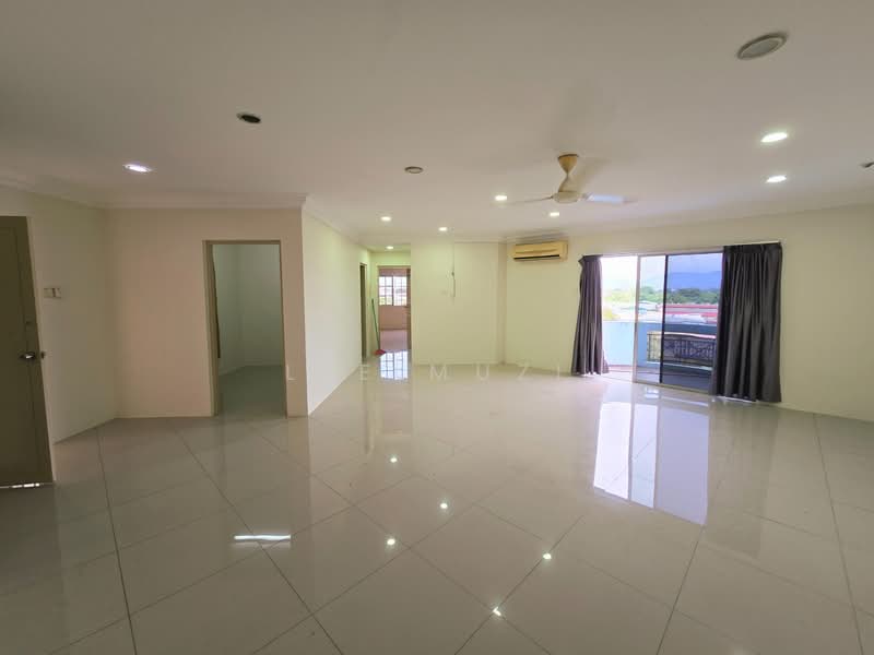 Condominium for Sale at Hillcity - Lee Muzi - Living Room - PropertyGuru.com.my
