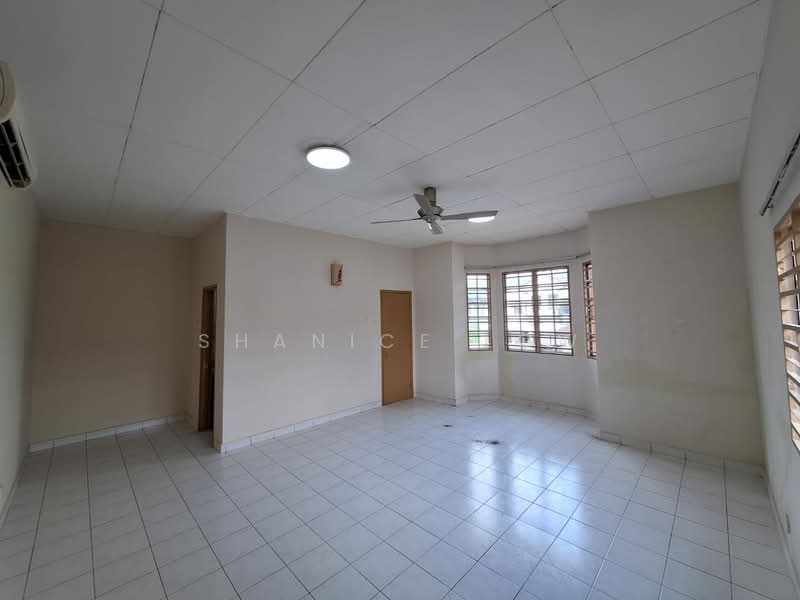 2-storey Terraced House for Sale in Bandar Bukit Puchong 2 (Puchong) - Shanice Low - Living Room - PropertyGuru.com.my