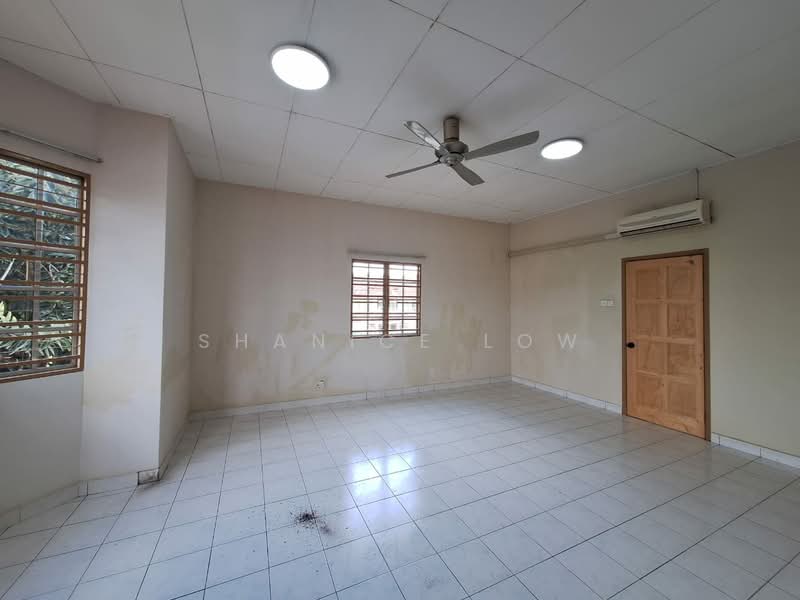2-storey Terraced House for Sale in Bandar Bukit Puchong 2 (Puchong) - Shanice Low - Living Room - PropertyGuru.com.my
