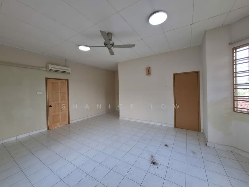 2-storey Terraced House for Sale in Bandar Bukit Puchong 2 (Puchong) - Shanice Low - Living Room - PropertyGuru.com.my