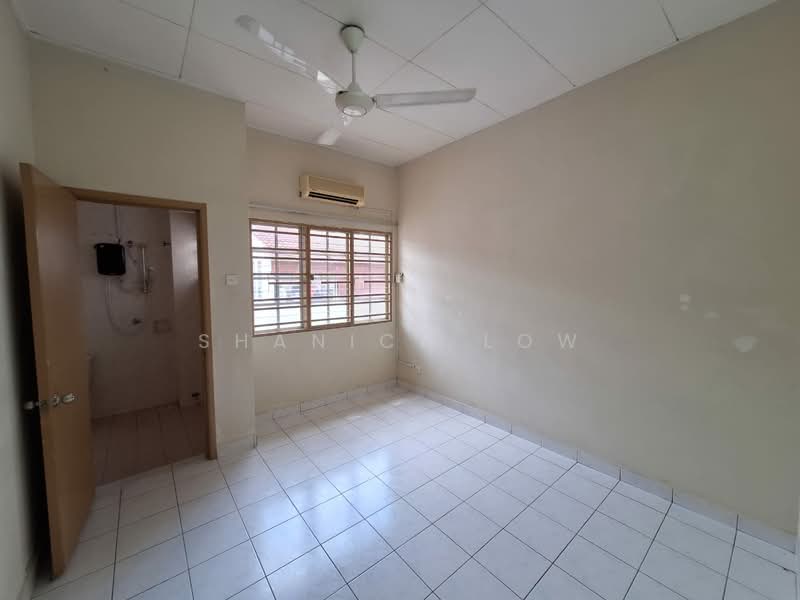 2-storey Terraced House for Sale in Bandar Bukit Puchong 2 (Puchong) - Shanice Low - Bathroom - PropertyGuru.com.my