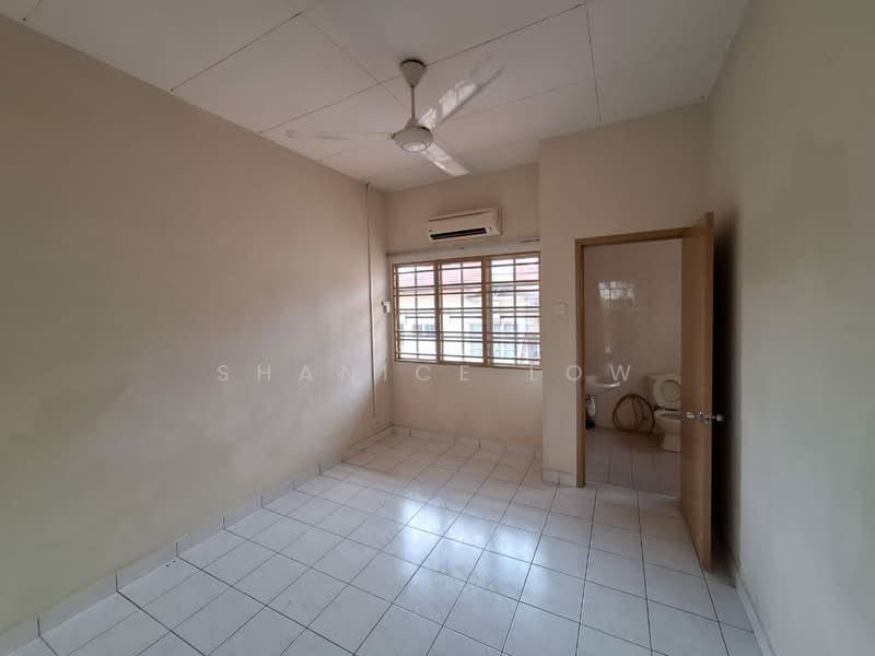 2-storey Terraced House for Sale in Bandar Bukit Puchong 2 (Puchong) - Shanice Low - Bathroom - PropertyGuru.com.my