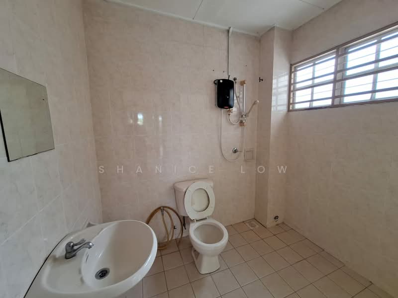 2-storey Terraced House for Sale in Bandar Bukit Puchong 2 (Puchong) - Shanice Low - Bathroom - PropertyGuru.com.my