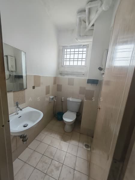 Pangsapuri untuk Disewa di Zamrud Apartment - Ashlee LSS - Bathroom - PropertyGuru.com.my