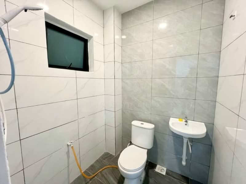 Rumah Teres 2 Tingkat untuk Disewa di Taman Setia Indah (Tebrau) - Jerry Ng - Bathroom - PropertyGuru.com.my