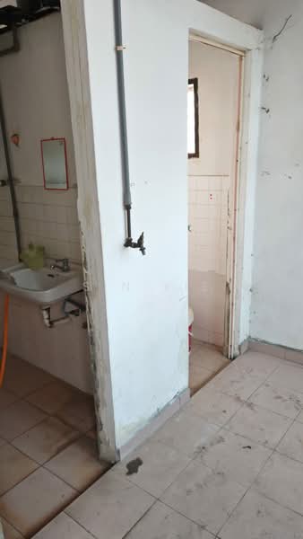 Shop for Rent in Taman Melaka Baru (Batu Berendam) - Sin Yie - Interior - PropertyGuru.com.my