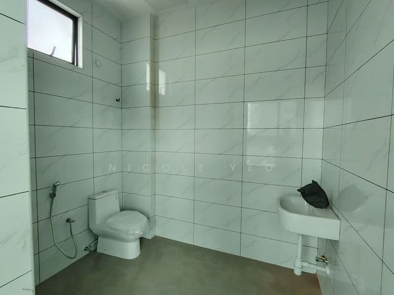 Warehouse for Rent in Ayer Keroh (Melaka) - Nicole Yeo - Bathroom - PropertyGuru.com.my