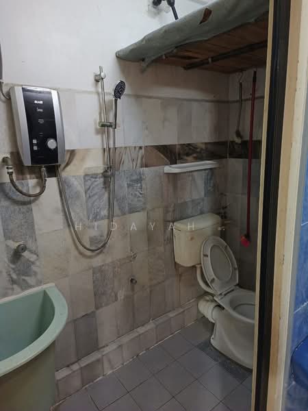 Pangsapuri untuk Disewa di Pangsapuri Ria Apartment C (Ruby Tower) - Hidayah . - Bathroom - PropertyGuru.com.my