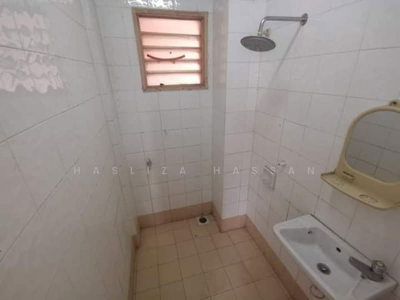 Apartment for Sale at Pangsapuri Kiambang - Hasliza Hassan - Bathroom - PropertyGuru.com.my