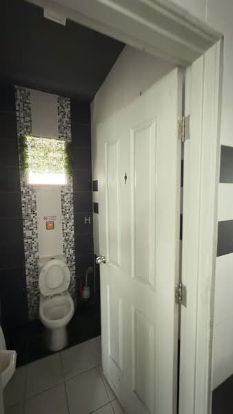 Shop for Rent in Bandar Indahpura (Kulai) - JH Yap - Bathroom - PropertyGuru.com.my