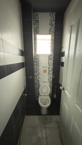 Shop for Rent in Bandar Indahpura (Kulai) - JH Yap - Bathroom - PropertyGuru.com.my