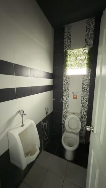Shop for Rent in Bandar Indahpura (Kulai) - JH Yap - Bathroom - PropertyGuru.com.my