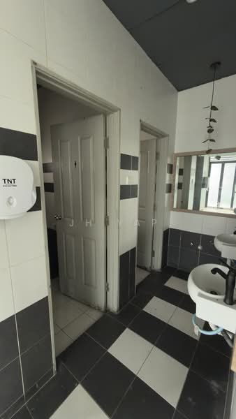Shop for Rent in Bandar Indahpura (Kulai) - JH Yap - Bathroom - PropertyGuru.com.my