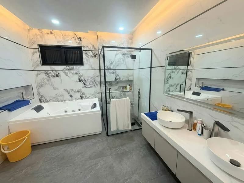 Bungalow for Sale in Kapar (Selangor) - Louis Chan - Bathroom - PropertyGuru.com.my