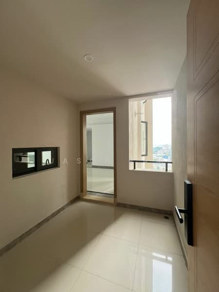 Kondominium untuk Dijual di R&F Princess Cove Phase 2-Seine Region - Jason Fam - Entrance - PropertyGuru.com.my