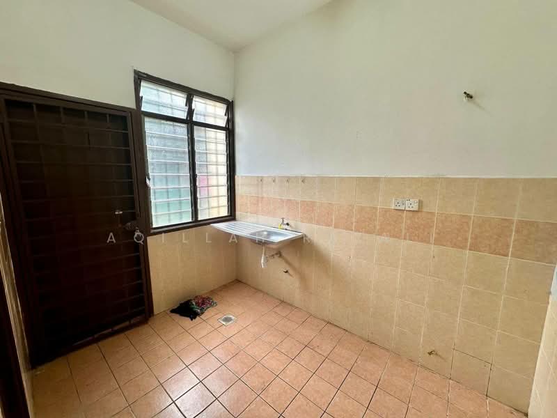 2-storey Terraced House for Sale in Bandar Tasik Kesuma (Beranang) - Aqillah Razali - Kitchen - PropertyGuru.com.my