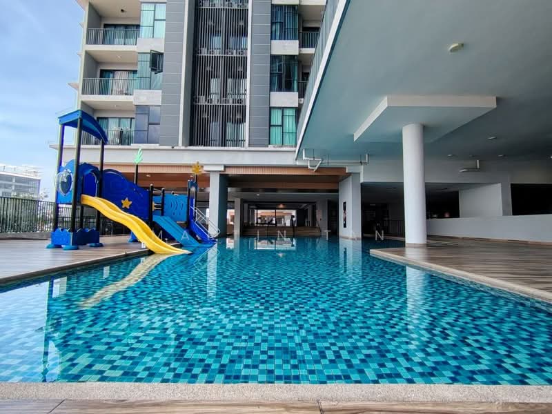 Servis Apartment untuk Disewa di AraTre' Residences - Martin Tan - Pool - PropertyGuru.com.my