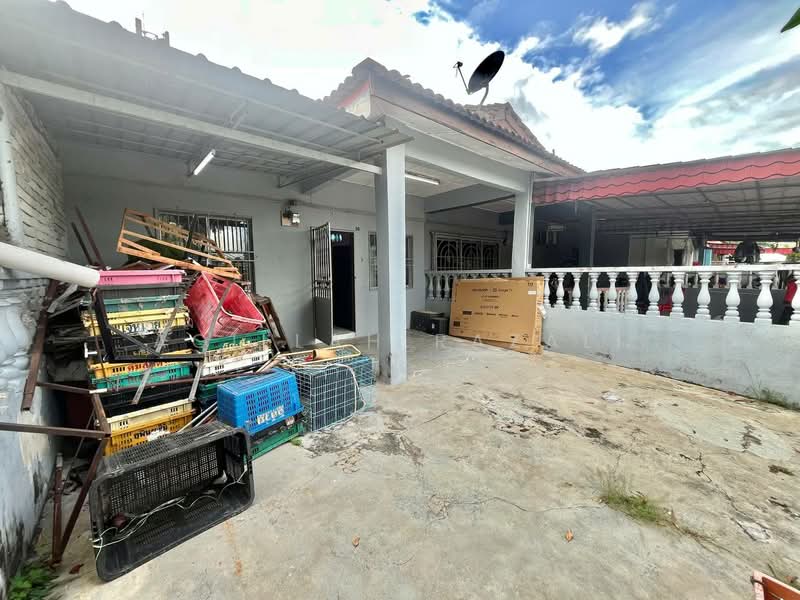 Rumah Teres 1 Tingkat untuk Dijual di Bandar Rinching Seksyen 1 (Semenyih) - Aqillah Razali - Exterior - PropertyGuru.com.my