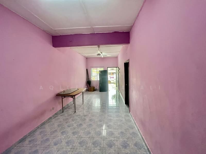 Rumah Teres 1 Tingkat untuk Dijual di Bandar Rinching Seksyen 1 (Semenyih) - Aqillah Razali - Living Room - PropertyGuru.com.my
