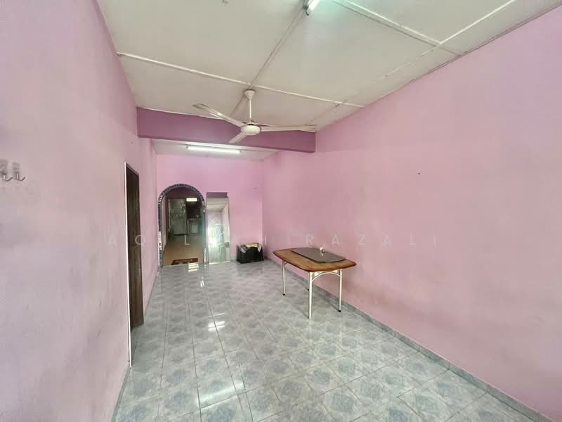 Rumah Teres 1 Tingkat untuk Dijual di Bandar Rinching Seksyen 1 (Semenyih) - Aqillah Razali - Living Room - PropertyGuru.com.my