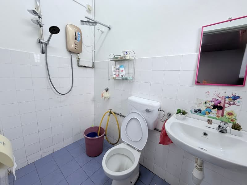 Rumah Teres 2 Tingkat untuk Dijual di Bandar Mahkota Cheras (Cheras) - Chris Low - Bathroom - PropertyGuru.com.my