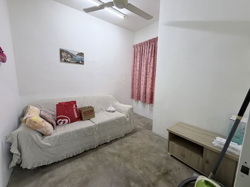 Rumah Teres 2 Tingkat untuk Dijual di Bandar Mahkota Cheras (Cheras) - Chris Low - Living Room - PropertyGuru.com.my