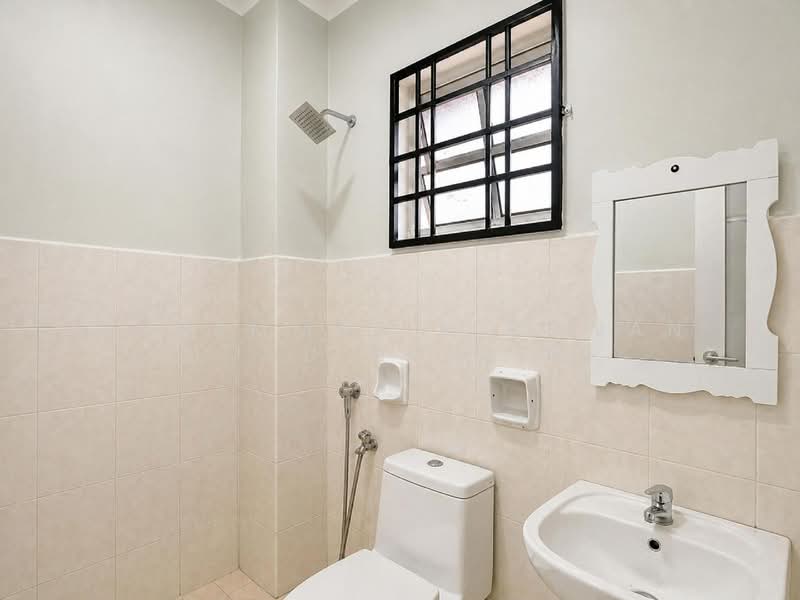 Rumah Berkembar untuk Dijual di Bandar Bukit Mahkota (Bangi) - Muhammad Ridhwan Mohd Huzairi - Bathroom - PropertyGuru.com.my