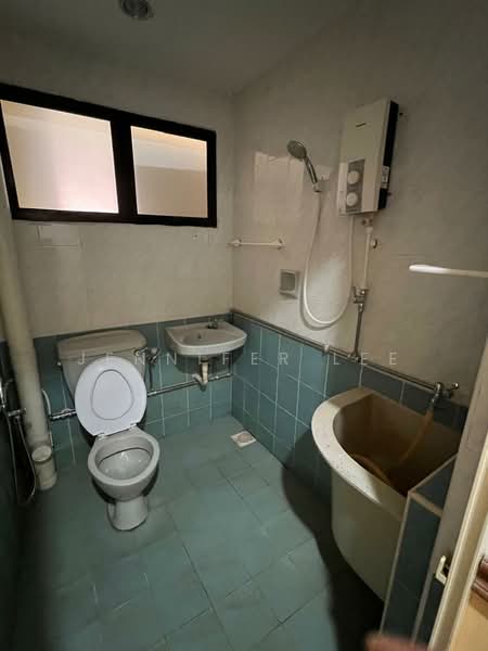 Pangsapuri untuk Dijual di Mutiara Court - Jennifer Lee - Bathroom - PropertyGuru.com.my