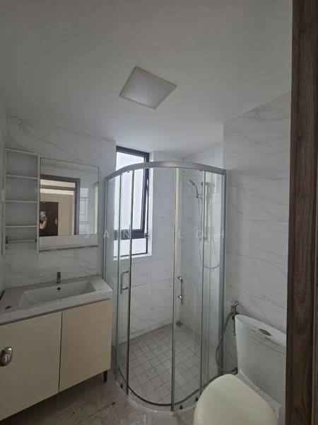 Apartment for Rent at Starview Bay @ Forest City - Jane Loh - Master Bathroom - PropertyGuru.com.my