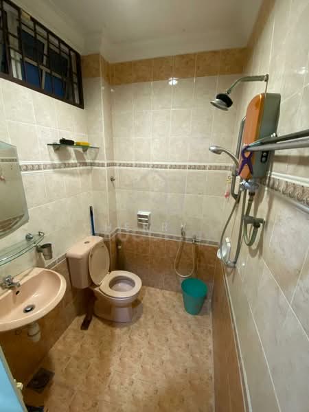 Terraced House for Sale in Taman Melaka Jaya (Batu Berendam) - Cherry . - Bathroom - PropertyGuru.com.my
