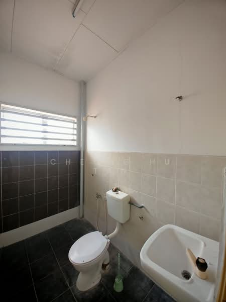 2-storey Terraced House for Rent in Seremban (Negeri Sembilan) - Cheong Hu Tan - Bathroom - PropertyGuru.com.my