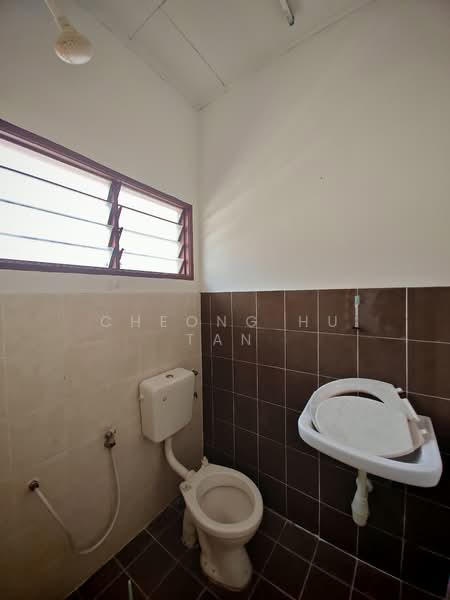 2-storey Terraced House for Rent in Seremban (Negeri Sembilan) - Cheong Hu Tan - Bathroom - PropertyGuru.com.my