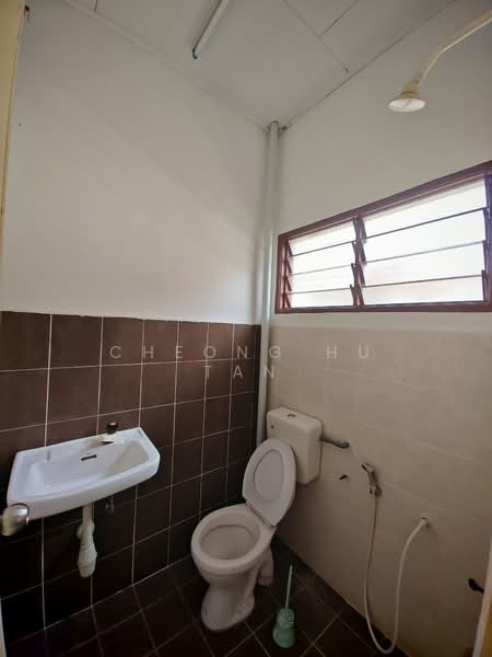 2-storey Terraced House for Rent in Seremban (Negeri Sembilan) - Cheong Hu Tan - Bathroom - PropertyGuru.com.my