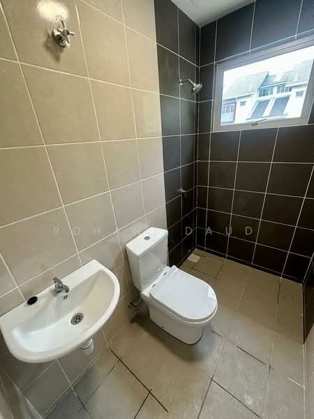 Rumah Bandar untuk Disewa di Sepang (Selangor) - Rohani Daud - Bathroom - PropertyGuru.com.my